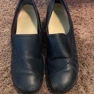 Clarks navy blue nursing shoes